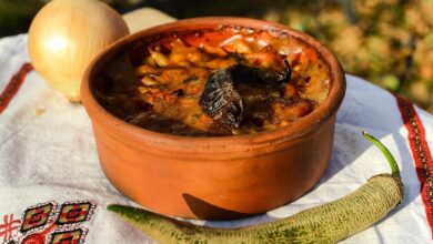 Traditional Macedonian restaurants in Skopje serving tavče gravče in a clay pot